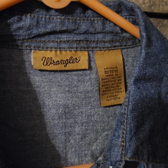 Women's Wrangler button down - Picture 3 of 3
